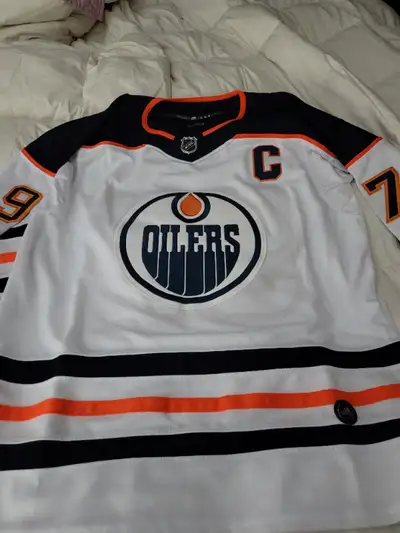 Have a size extra large white jersey,a extra large orange / blue and retro extra large dark blue Dra...