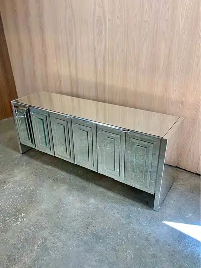 Looking for a statement piece? This stunning six-door mirrored credenza from Ello’s Reflections line...