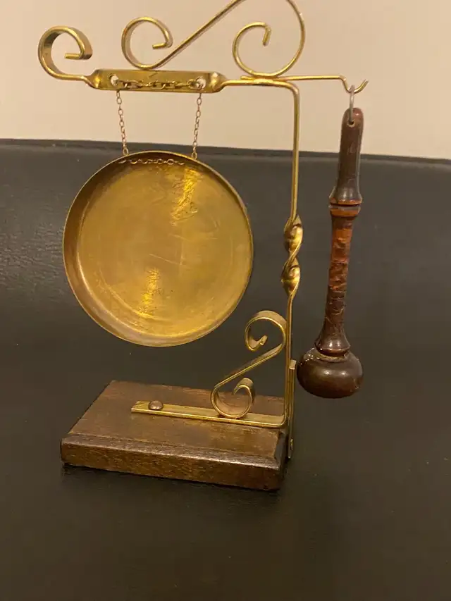 Vintage Chinese brass & wood gong.7”x5”x2”. in Arts & Collectibles in Markham / York Region - Image 4