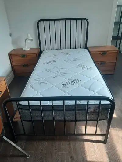 Private room available immediately