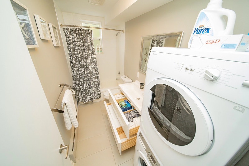 Luxury Apartment w/ Laundry, SS Appliances, Newly Renovated Long Term