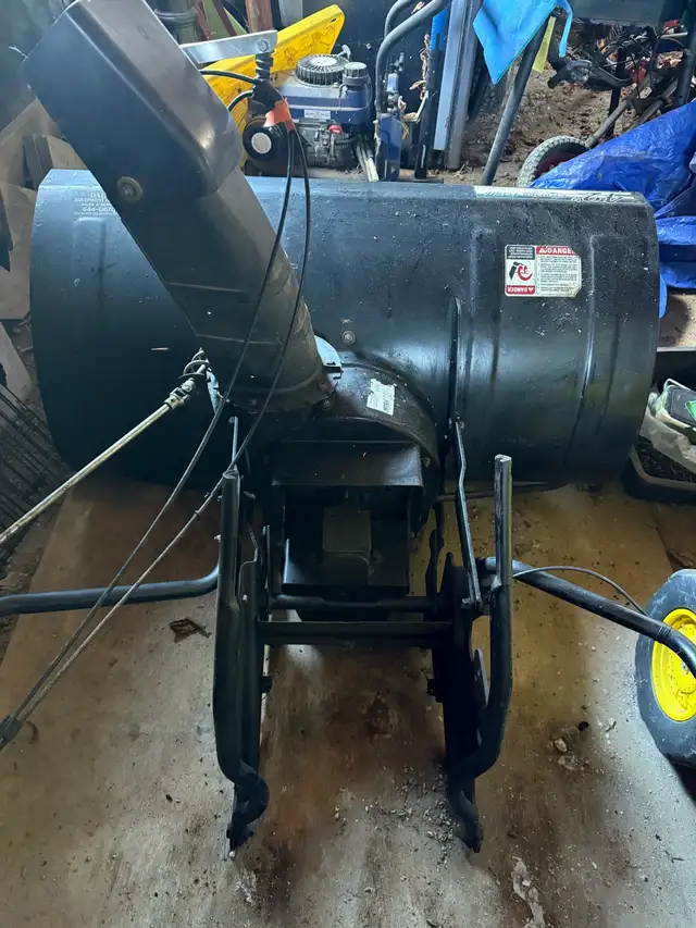 Snowblower Attachment in Snowblowers in London - Image 4