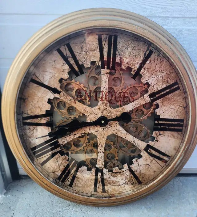 Large Antique Wall Clock  in Home Décor & Accents in Ottawa - Image 2