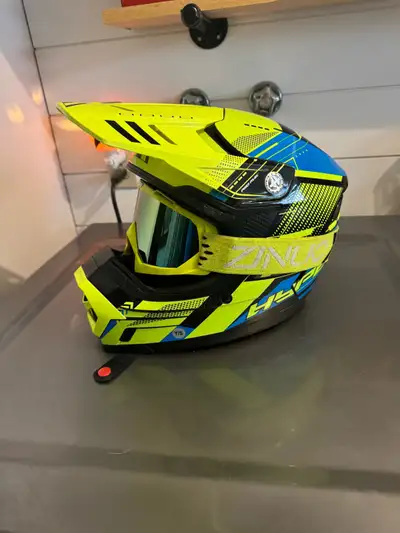 Only used in a sxs very clean only replaced it because he needed bigger or he would still be wearing...