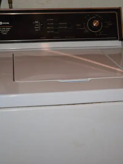 Une laveuse Maytag et Sécheuse  1996  voltage usage, View more