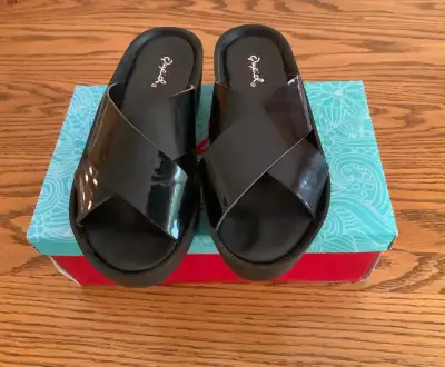 Qupid Women's Size 5 Slippers, View more
