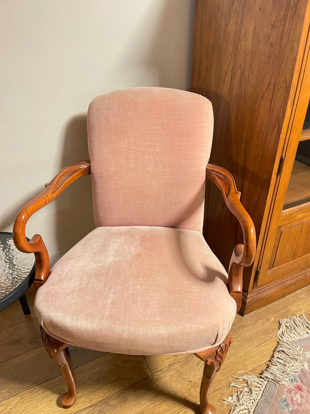 Vintage Chair  in Chairs & Recliners in Guelph