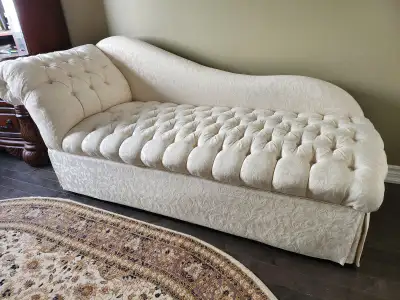 Great condition, excellent for office, leaving room accent.