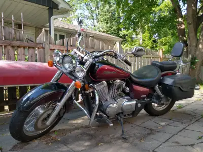 Liquid cooled, drive shaft, saddle bags, front windshield included, oil filter and battery changed l...