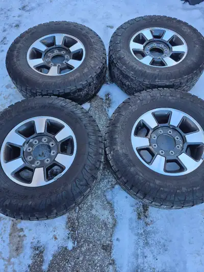 Size:18×8j Bolt pattern:8 ×170 Off set:40 Centre bore:124.9mm Tires size:LT285/75R18 Tires are older...