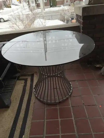 This round, smoked glass table top measures 42 inches in diameter and features a sleek, modern desig...