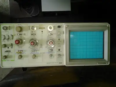 Tektronix 2213 60 MHz Dual-Channel Analog Oscilloscope electroni, View more