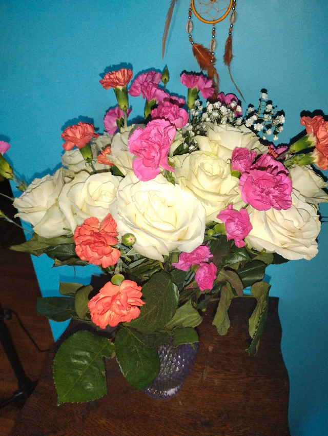 flowers and vase  in Other in Chatham-Kent
