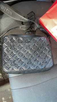 Authentic Louis Vuitton sidebag  