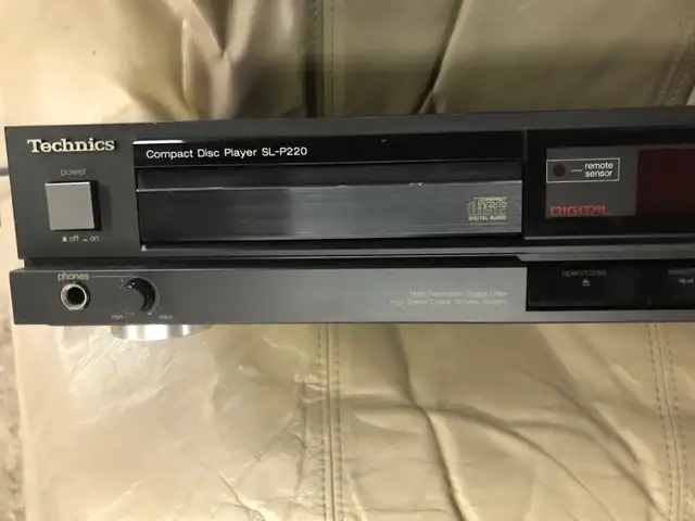 technics sl-p220 CD player in Stereo Systems & Home Theatre in Oakville / Halton Region - Image 9