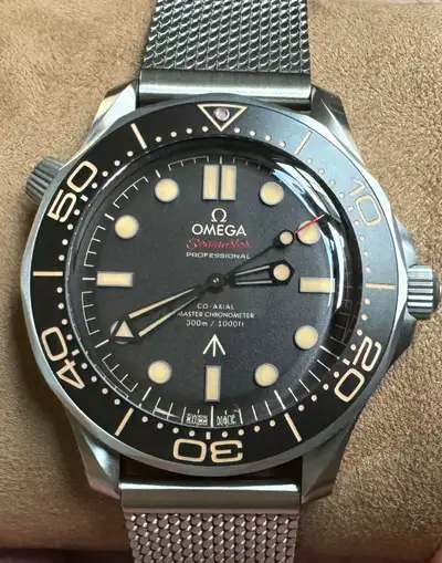 Seamaster Diver 300M Co-Axial Master Chronometer 42 mm 007 Edition 210.90.42.20.01.001 Identical to...