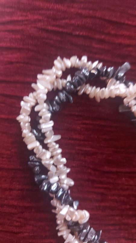 Vintage Black & White Pearl Necklace in Jewellery & Watches in Ottawa - Image 4