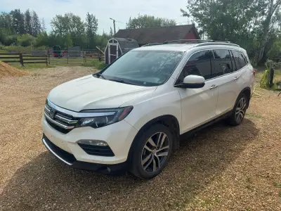 Selling our 2017 Honda pilot nothing wrong with the vehicle over all solid an reliable serviced by H...