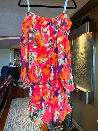 Guess multifloral dress in XL with belt, View more