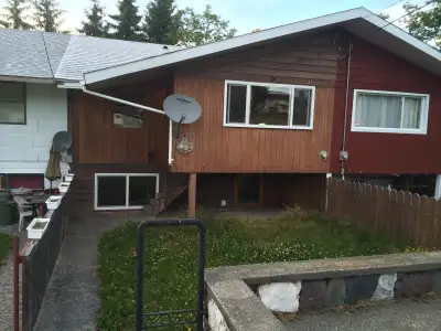 3 Bedroom, 1 bathroom inside unit of a fourplex. Updated kitchen and flooring throughout. Lots of st...