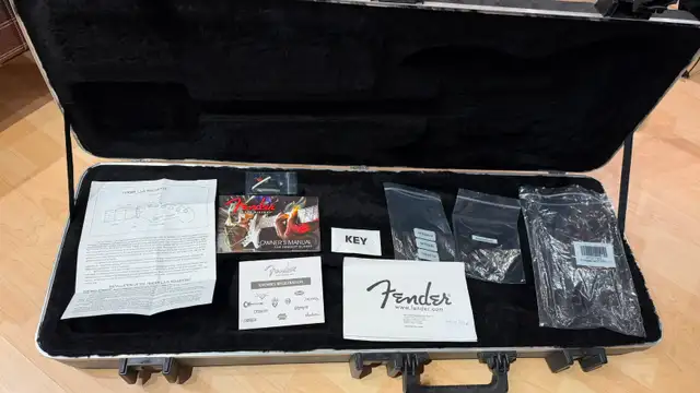 2012 Fender American Standard Stratocaster - Mint w/ Upgrades (S in Guitars in Ottawa - Image 10