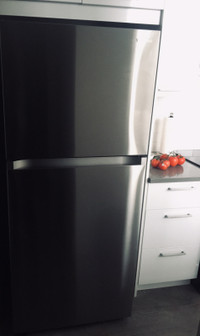 Samsung RT18M6213SR Top Mount Refrigerator fridge 17.6 cu. ft