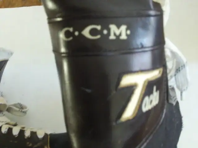 PAIRE DE PATIN DE HOCKEY VINTAGE CCM LAMES TUBES in Arts & Collectibles in Laval / North Shore - Image 7