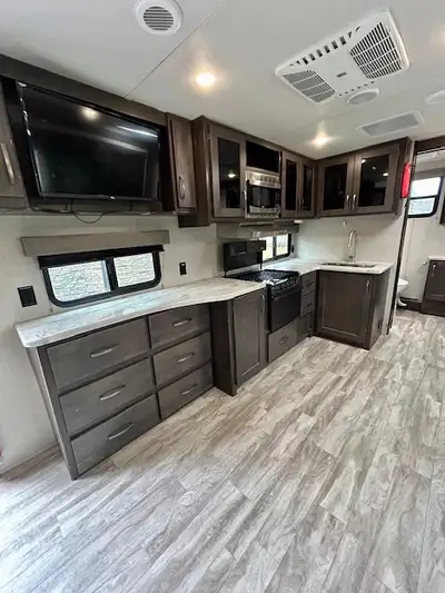 Ideal couple's trailer. Even better if you've got a lake lot to park it on. A few dings in the exter...