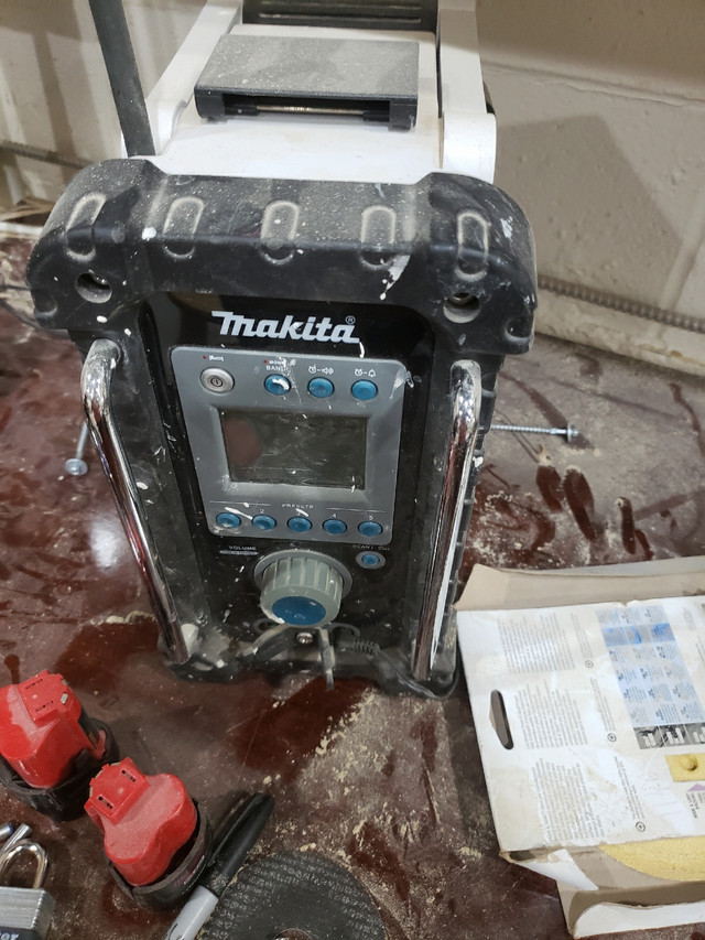 MAKITA 18V LXT Lithium-Ion Cordless or Electric Jobsite Radio in Other in City of Toronto