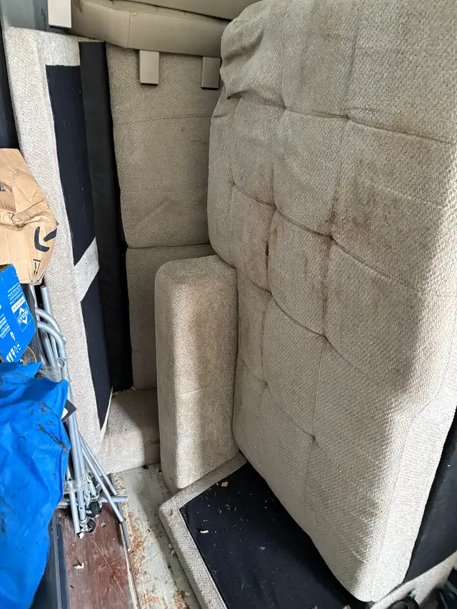 Sleeper sectional from the brick64840234050947120