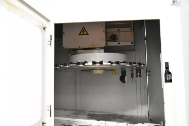 Cincinnati V5-3000 - Centre usinage vertical CNC 5 axes in Other in Drummondville - Image 6