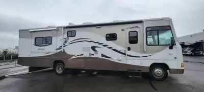 Winnebago Itasca Sunstar 35F 2011, 33K kilo, classe A, essence, transmission automatique, pneus neuf...