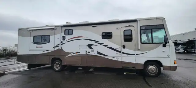 Winnebago Itasca Sunstar 35F 2011  St-Bernard-de-Lacolle in RVs & Motorhomes in Longueuil / South Shore - Image 2
