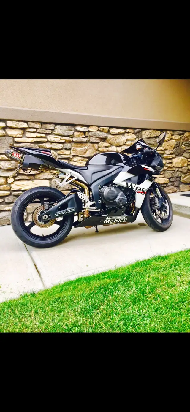 2007 Honda Cbr 600rr in Sport Bikes in Edmonton - Image 5