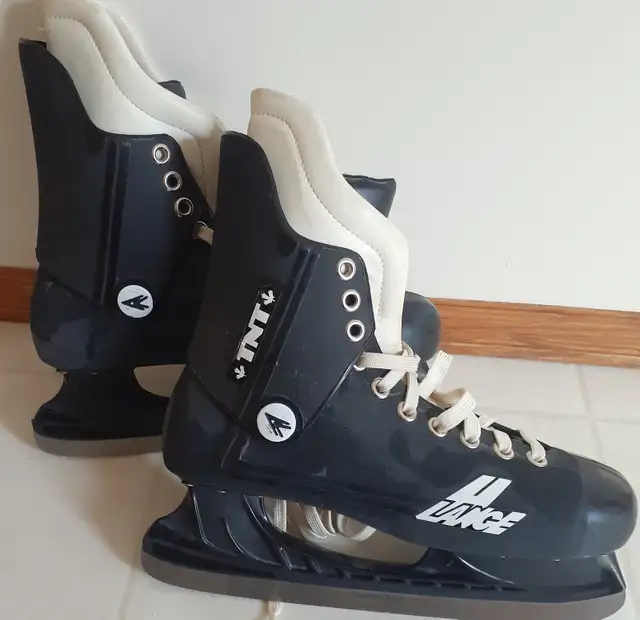 VINTAGE 1980's LANGE Molded Men's Ice Hockey Skates -Size 10 in Skates & Blades in Winnipeg - Image 8