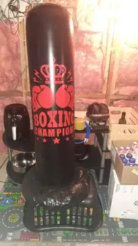 Inflatable boxing bag