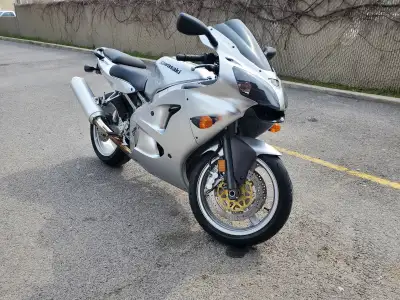 2006 Kawasaki ZZR 600 New tires, Battery, Spark plugs, Air filter, Oil filter and Synthetic Oil. 337...