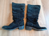 WOMEN'S BOOTS - SIZE 7
