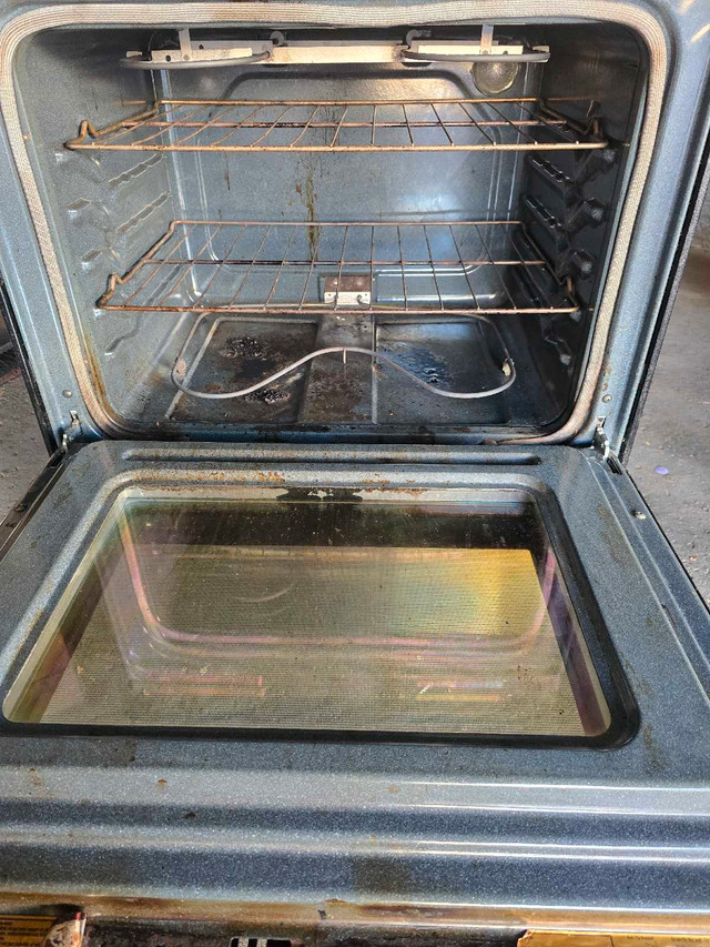 Whirlpool Stove in Stoves, Ovens & Ranges in Markham / York Region - Image 2