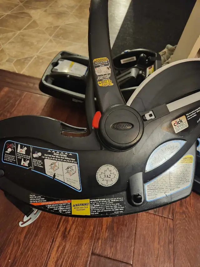 Graco car seat in Strollers, Carriers & Car Seats in Hamilton - Image 4