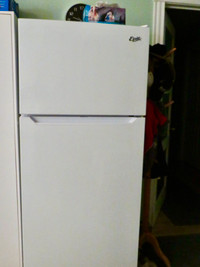Lovely Frost Free Fridge with top Freezer for Sale White