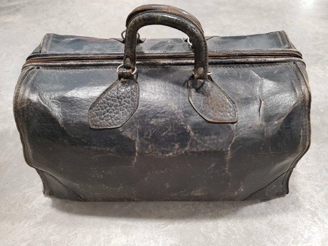 Antique Leather (Medical?) Bag in Arts & Collectibles in Annapolis Valley - Image 3