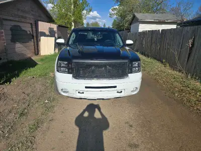 I have a 2011 gmc sierra denali 1500 forsale with 117kms..very low for the year. it has brand new fr...
