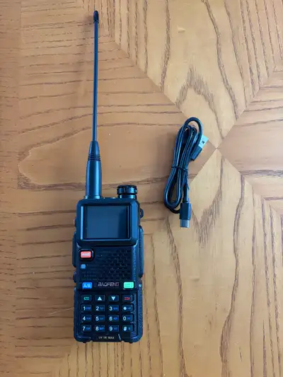 Je vends une radio Baofeng UV-5R MAX en bon état, idéale pour les amateurs de communication et les p...