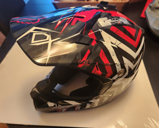 Fox v3 pilot helmet motocross dirtbike in Motorcycle Parts & Accessories in Winnipeg - Image 4