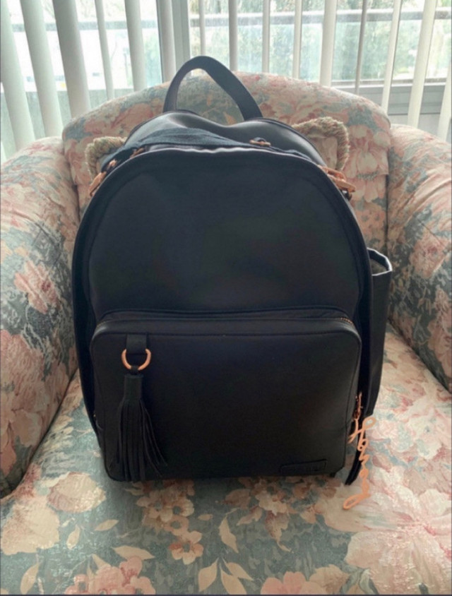 Skip hop Greenwich Convertible Diaper Bag in Other in Owen Sound