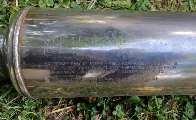 Suzuki SV650 exhaust in Motorcycle Parts & Accessories in City of Halifax - Image 3