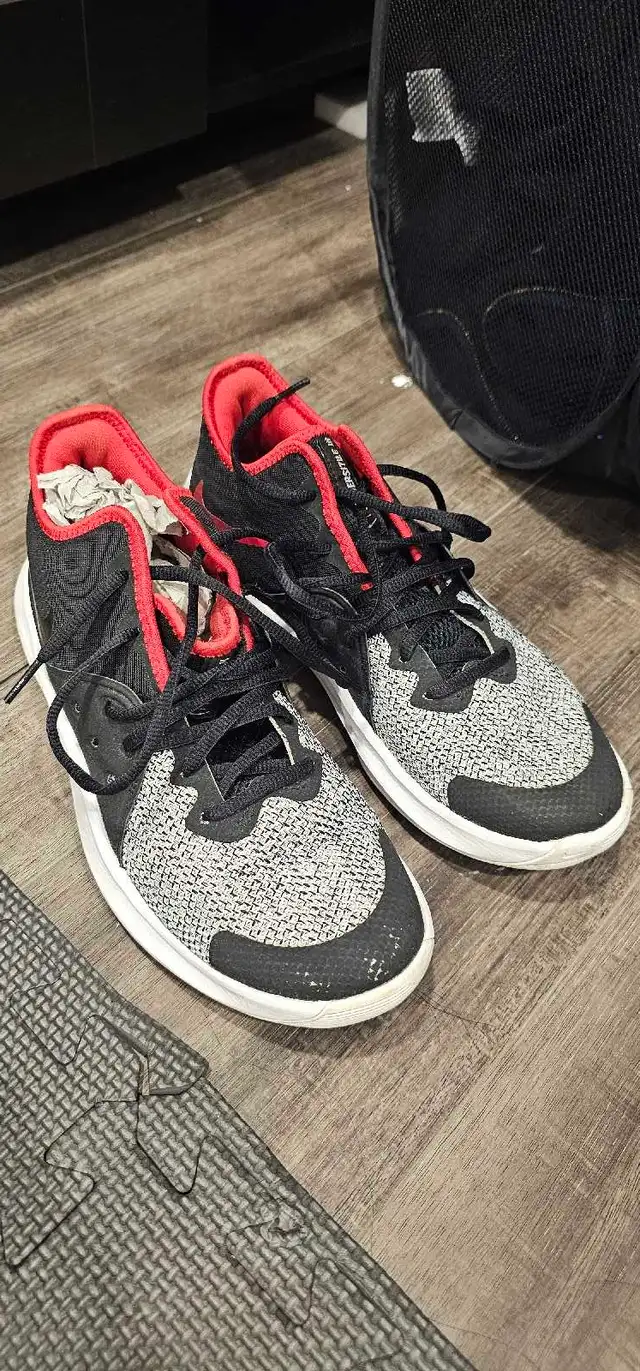 Nike Basketball Shoes in Men's Shoes in Oshawa / Durham Region - Image 2