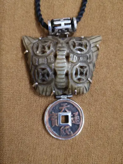Nice old Jade pendant 玉吊坠银托, View more