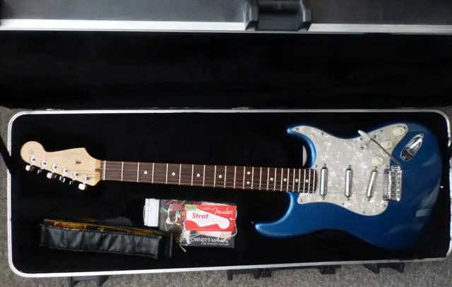 Fender FSR Lipstick Tube Pickup Stratocaster Guitar in Guitars in Ottawa - Image 11